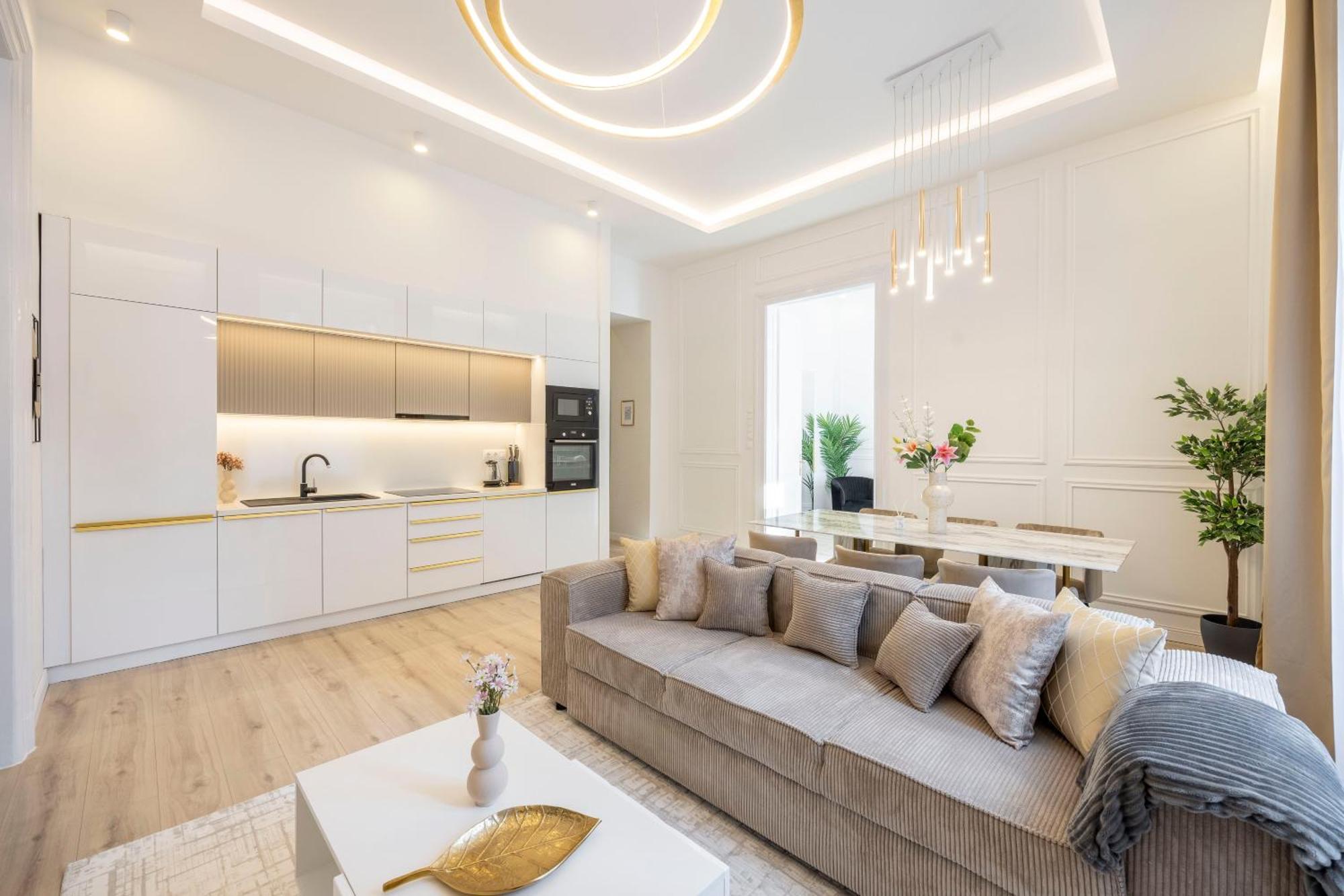 Exclusive & Prestigious Central Residence W/ Balcony Boedapest Buitenkant foto