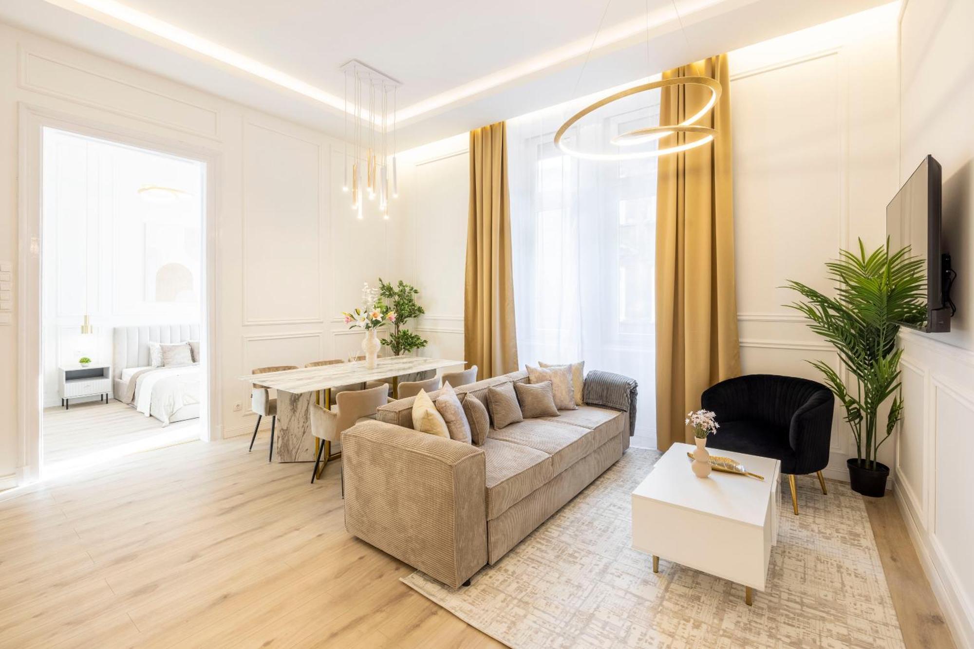 Exclusive & Prestigious Central Residence W/ Balcony Boedapest Buitenkant foto