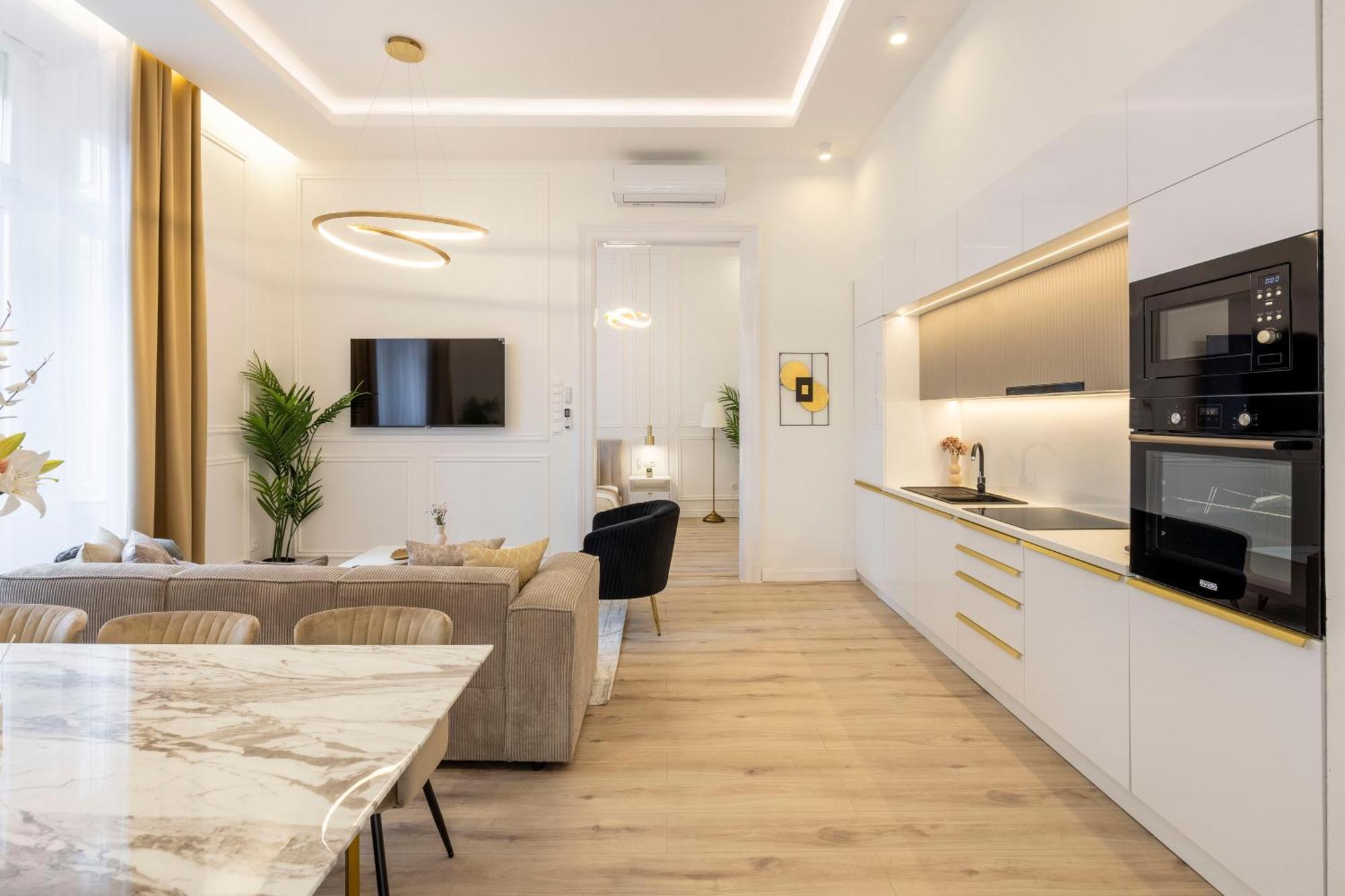 Exclusive & Prestigious Central Residence W/ Balcony Boedapest Buitenkant foto