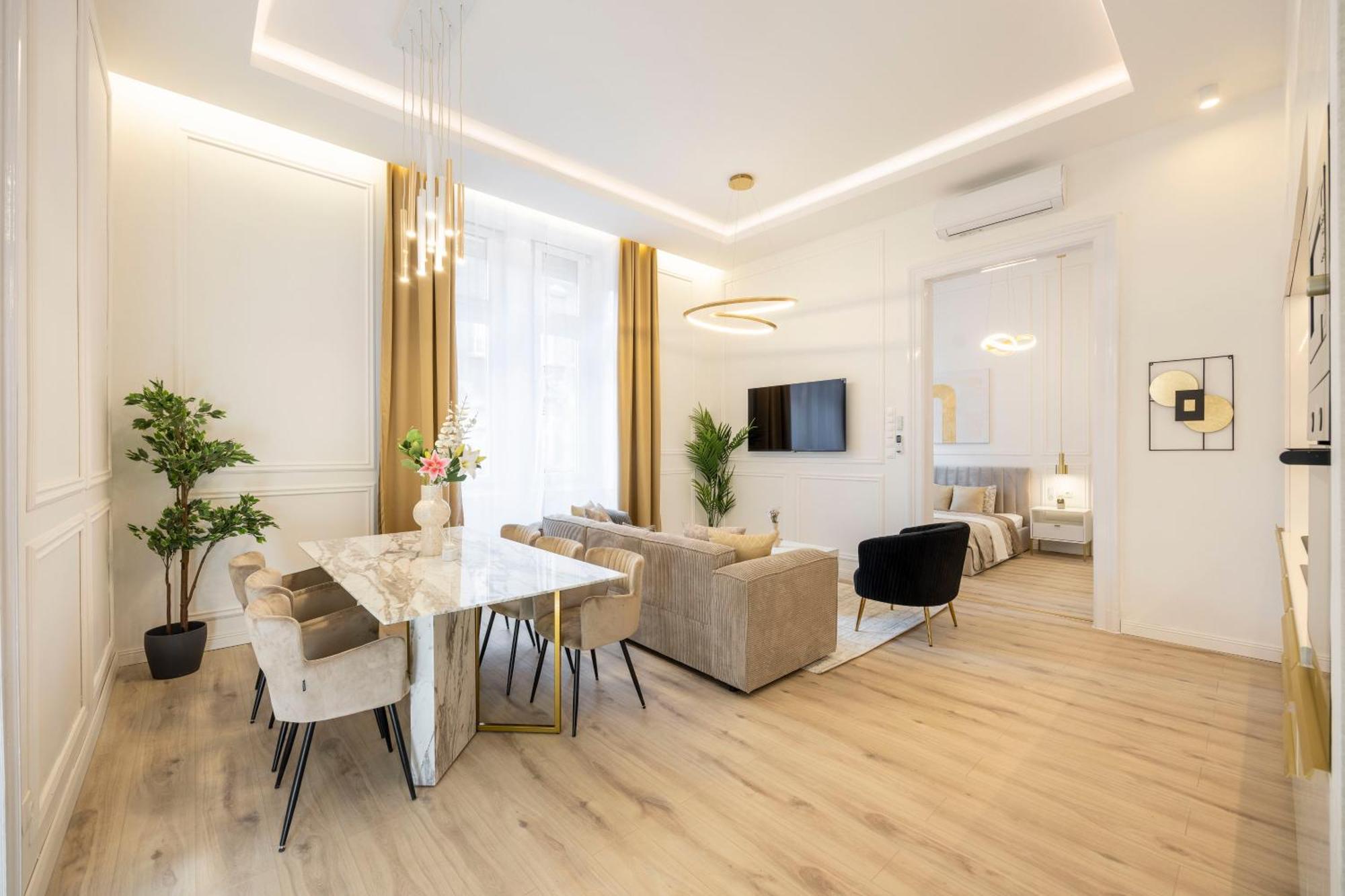 Exclusive & Prestigious Central Residence W/ Balcony Boedapest Buitenkant foto