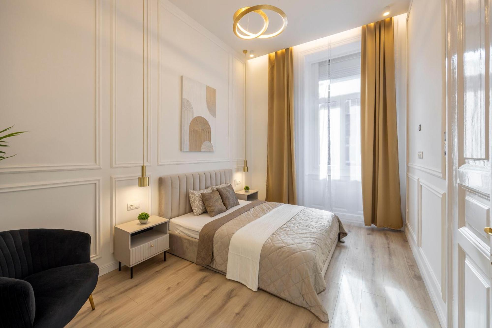 Exclusive & Prestigious Central Residence W/ Balcony Boedapest Buitenkant foto