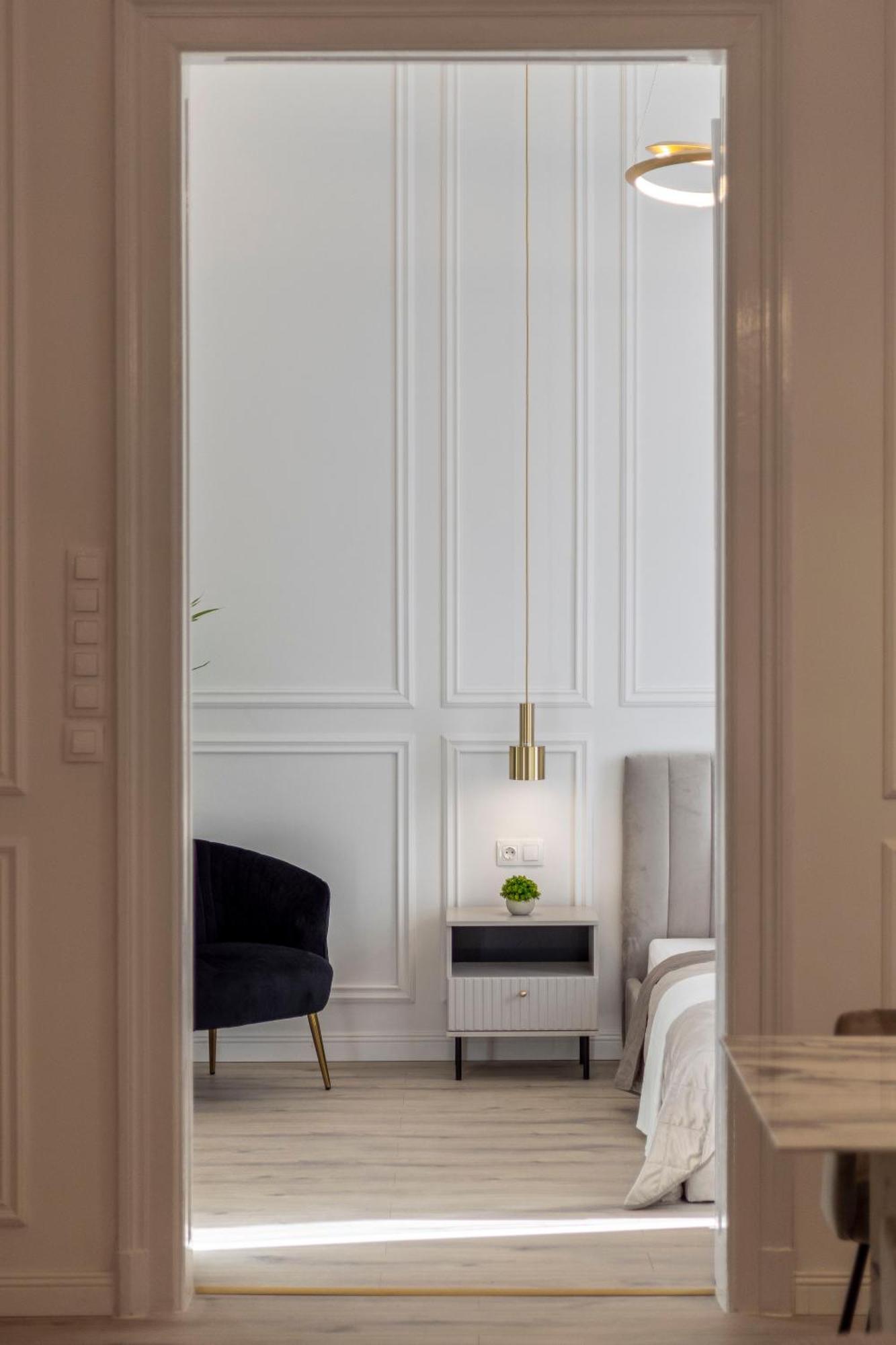 Exclusive & Prestigious Central Residence W/ Balcony Boedapest Buitenkant foto