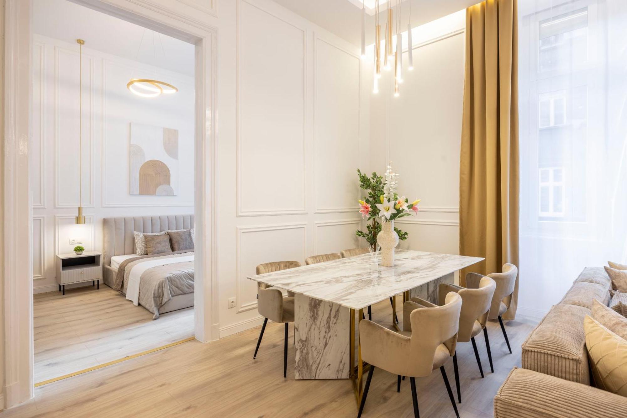 Exclusive & Prestigious Central Residence W/ Balcony Boedapest Buitenkant foto