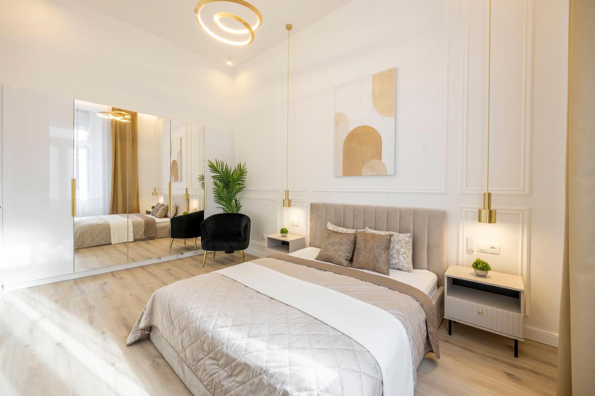 Exclusive & Prestigious Central Residence W/ Balcony Boedapest Buitenkant foto