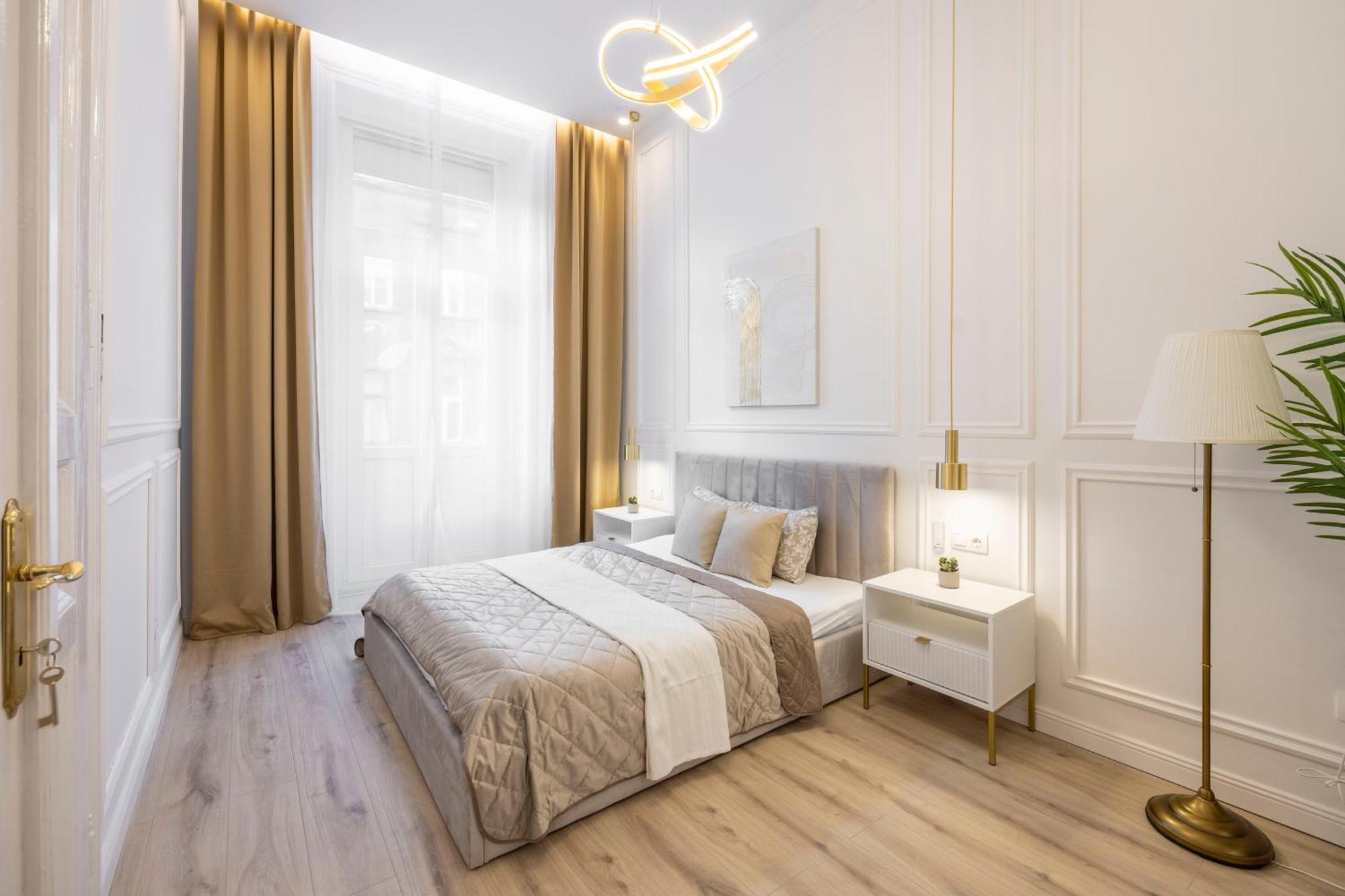Exclusive & Prestigious Central Residence W/ Balcony Boedapest Buitenkant foto